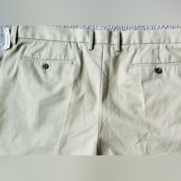 Amazon Essentials Khaki Pants🩳 - Picture 9 of 9